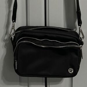 Everywhere Crossbody Bag 2L Metal Hardware